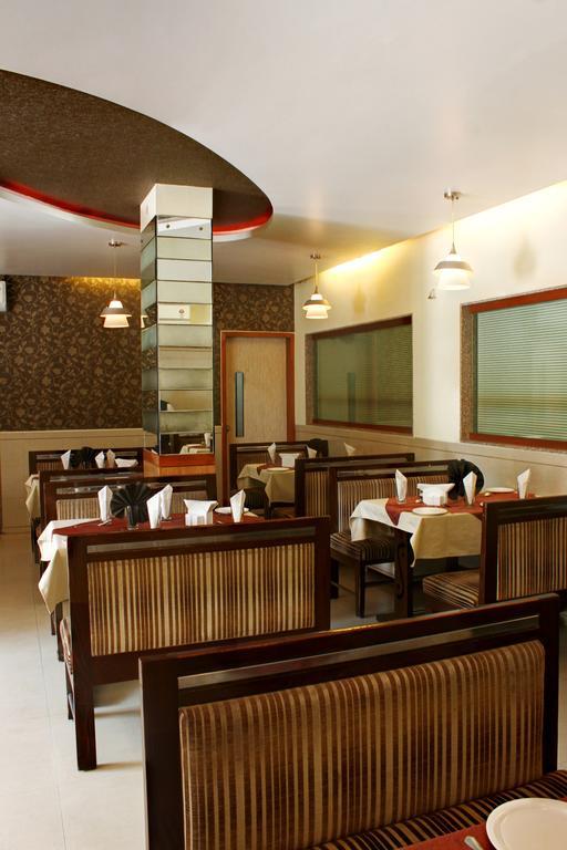 Hotel Corona Bharuch Exterior foto