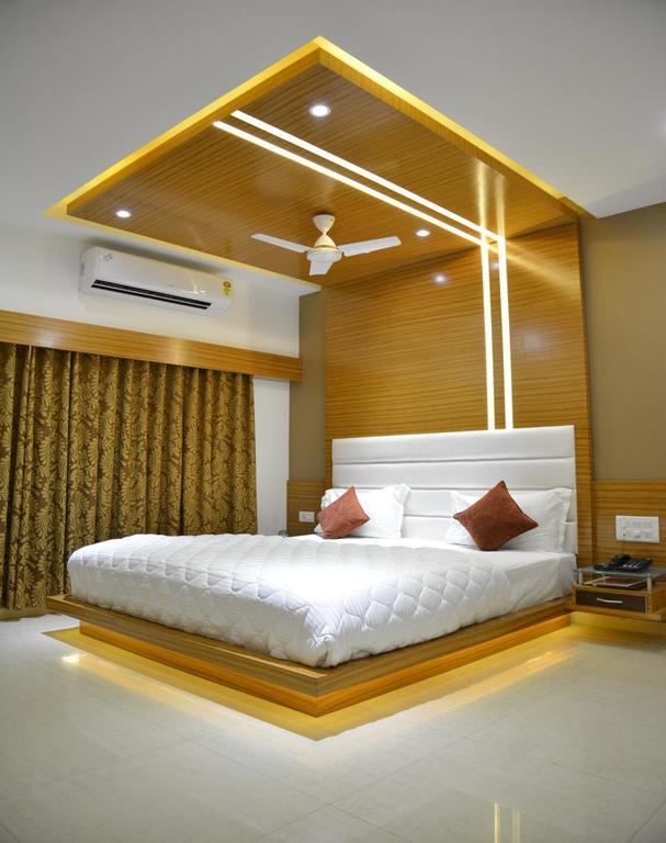 Hotel Corona Bharuch Quarto foto