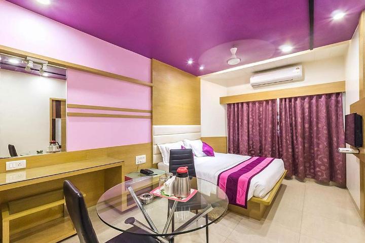 Hotel Corona Bharuch Exterior foto